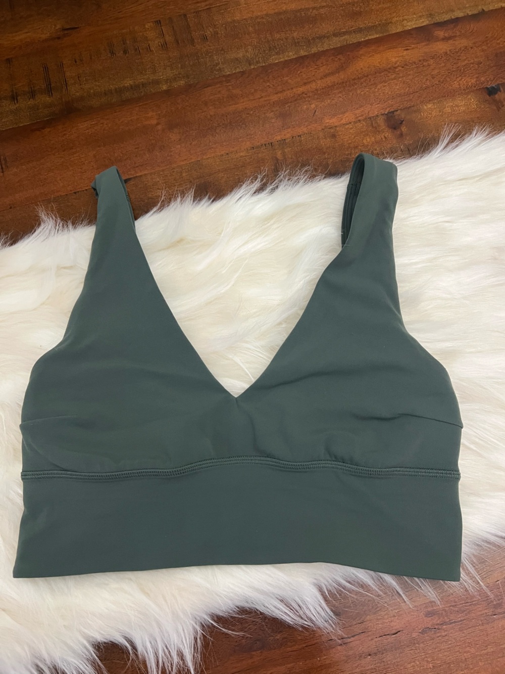 Lululemon Align V-Neck Bra 6 Dark Forest Light Support C/D Cup Nulu No Pads